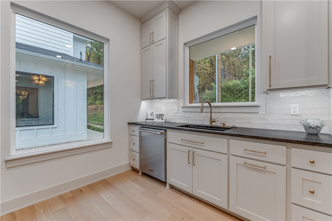 3-16-30 FAYETTEVILLE OUTLOTS - Residential