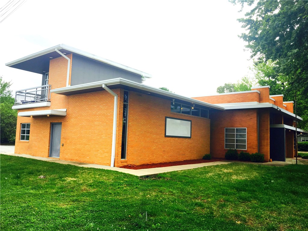 - Great retail or office space
- Wide open space with concrete floors throughout
- Private parking lot (14 spaces)

PRICE
$17.00 PSF | Modified Gross
- Landlord pays taxes and insurance
- Tenant pays all utilities

TRAFFIC COUNTS
College Ave - 31,000 vehicles per day
I-49 - 85,000 vehicles per day