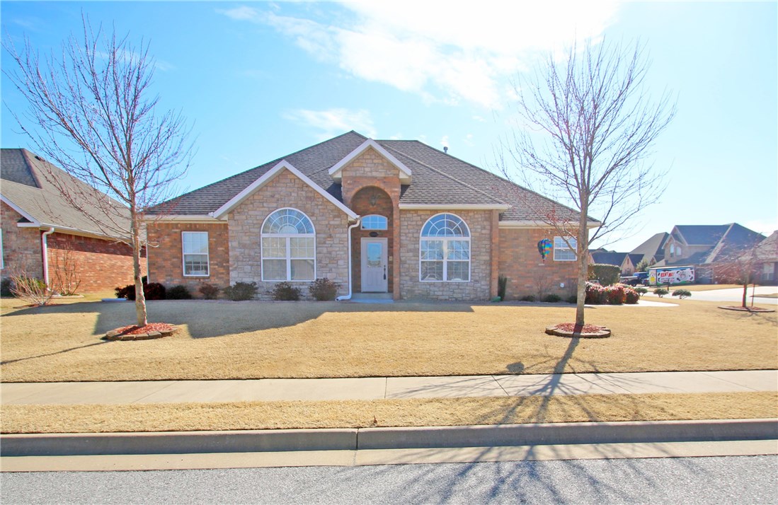MOVE RIGHT IN! WELL MAINTAINED HOME THAT SHOWS LIKE NEW! This home is situated on a corner lot with side load garage. This 3 bedroom, 2 bath home boasts lots of natural light, built-ins, his and her walk-in closets and a split floor plan. Enjoy your days in the large sunroom!
