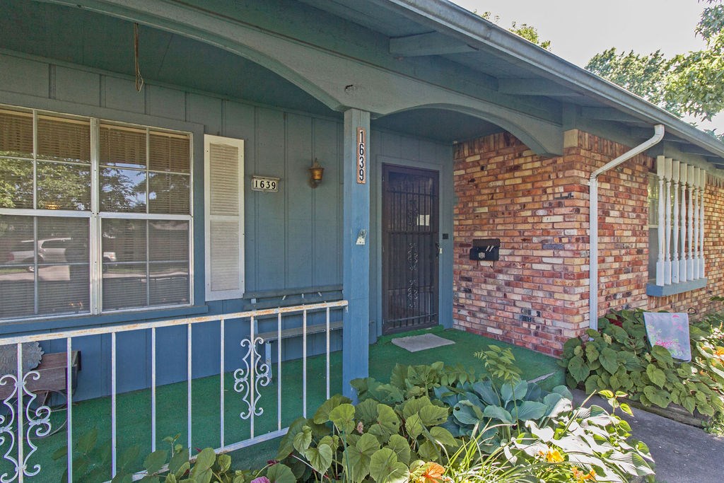 COUNTRY RANCH COMFORT! This home is located close to I-49 and JB Hunt Park! Exterior features large yard with mature trees, storage shed and covered porch to enjoy summer nights on! Interior features entryway, spacious living room, family room, dining room, kitchen with lots of cabinet storage, great size bedrooms, master bath with dual vanity,  sun room, secret tool room in the garage and more! Call today to tour it and make it yours!