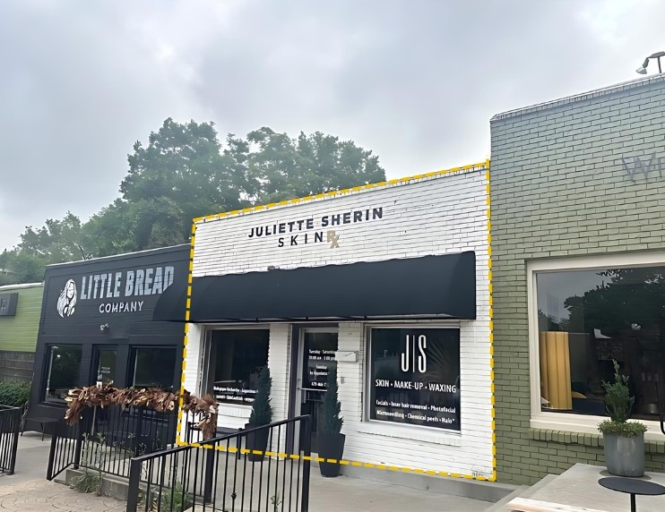 -LOCATED ON THE HISTORIC FAYETTEVILLE BLOCK AVE
-WITHIN CLOSE PROXIMITY TO THE UNIVERSITY OF ARKANSAS, THE WALTON ARTS CENTER, DICKSON STREET, AND RETAIL/RESTAURANTS
-MSC ZONING
-SITUATED IN THE OUTDOOR REFRESHMENT AREA
