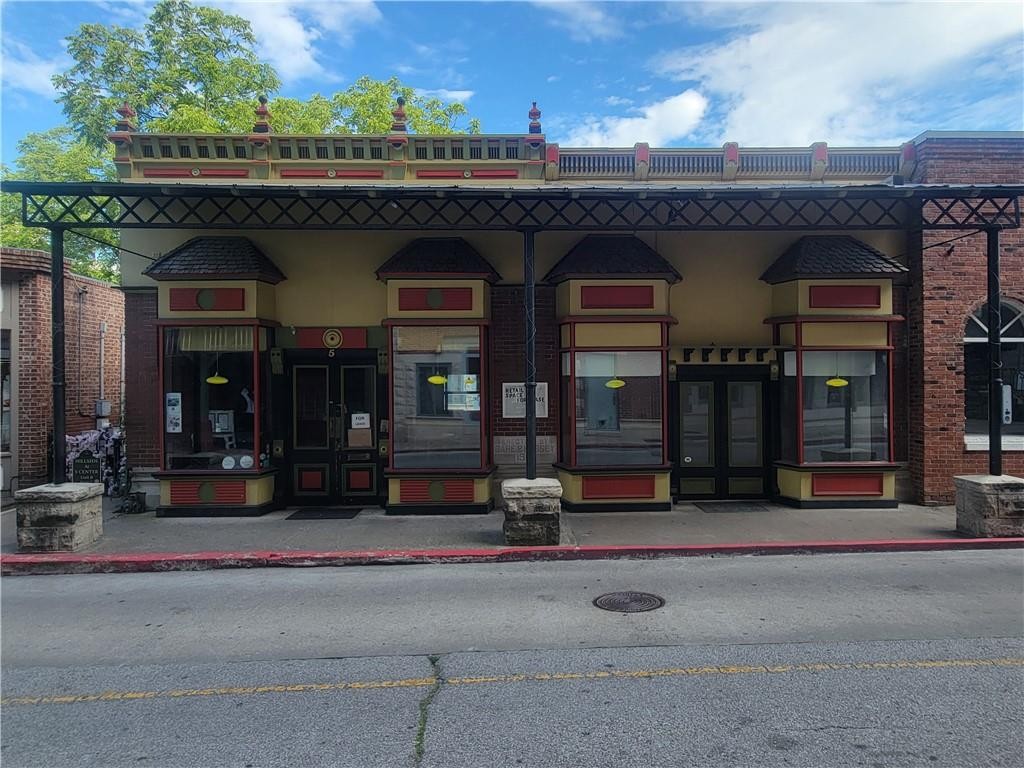 Beautiful Retail Location in the Heart of Historic Downtown District Eureka Springs. This retail location offers an abundance of window space for your business with lots of foot traffic. Monthly lease to include all utilities. Terms of the lease shall be negotiated between Lessor and Lessee. Lease space is upper level only.