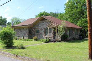 Home warrantee paid by seller w/Large 3bdroom 2ba home with walk in closetmaster bathroom has shower, extra storage hardwood flooring, 2living areas,separate dining room, country kitchen,fireplace, updates thru out. Double car carport w/storage an automatic sump pump is under the house.$1000 flooring allowance or credit