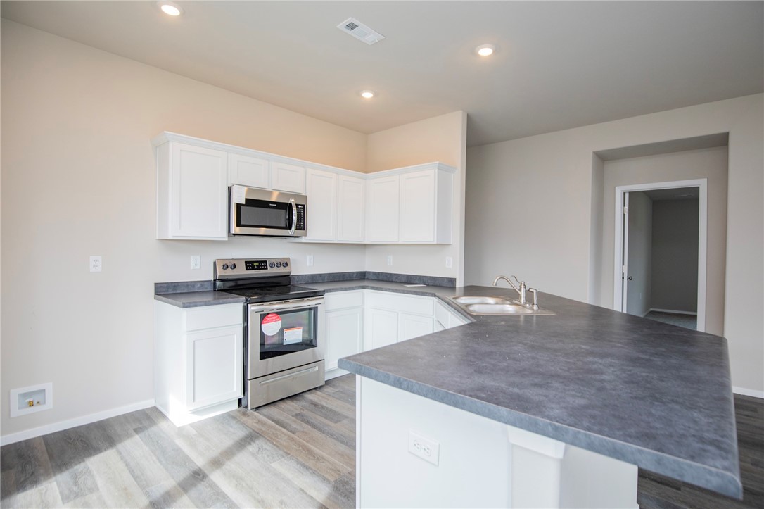 Walnut Hill Sub Ph I Pea Ridge - Residential Lease