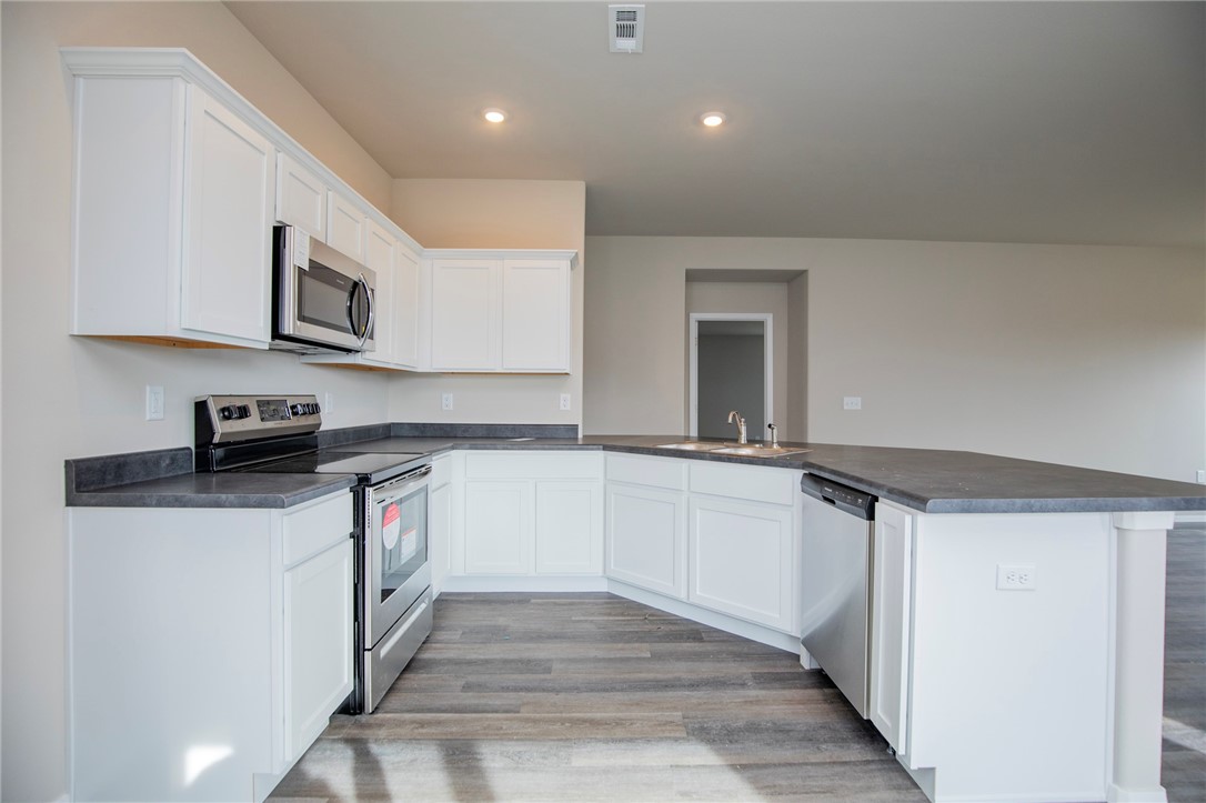 Walnut Hill Sub Ph I Pea Ridge - Residential Lease
