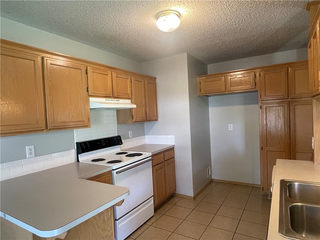 Hannah Meadows - Residential Lease