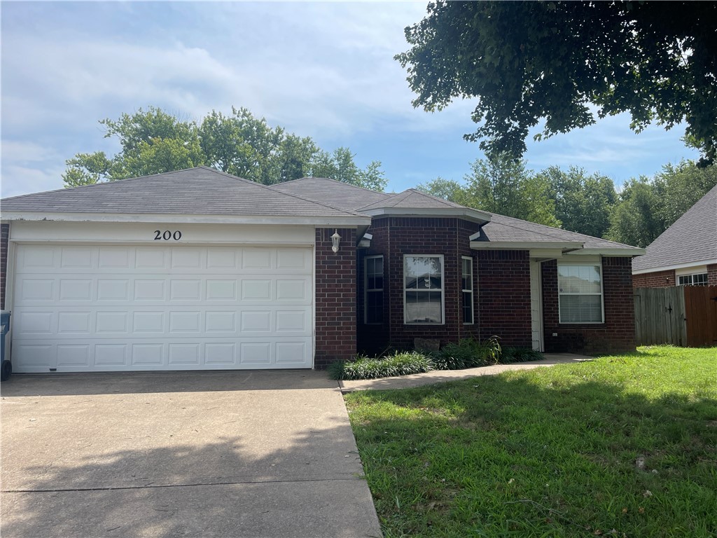 Great location!  Home has convenient and easy access to I-49, the new Walmart Campus, schools, and retail stores. Nice 3 bedroom, 2 bath home with 2 car garage in the Hannah Meadows Subdivision.  Huge fenced in backyard.