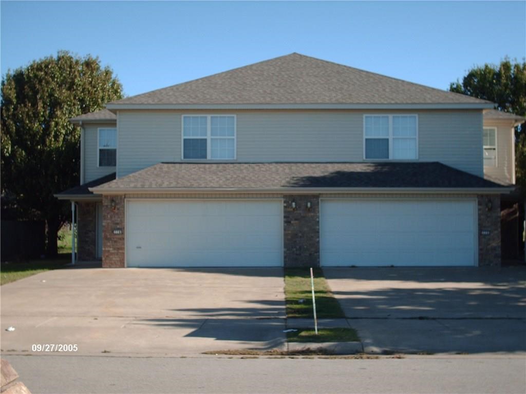 Nice duplex in the Meadowlands in W Fayetteville. Home features all new flooring 4 bedrooms and 2.5 baths, and a 2 car garage. Huge living room with second living space, and large master bedroom. All appliances.