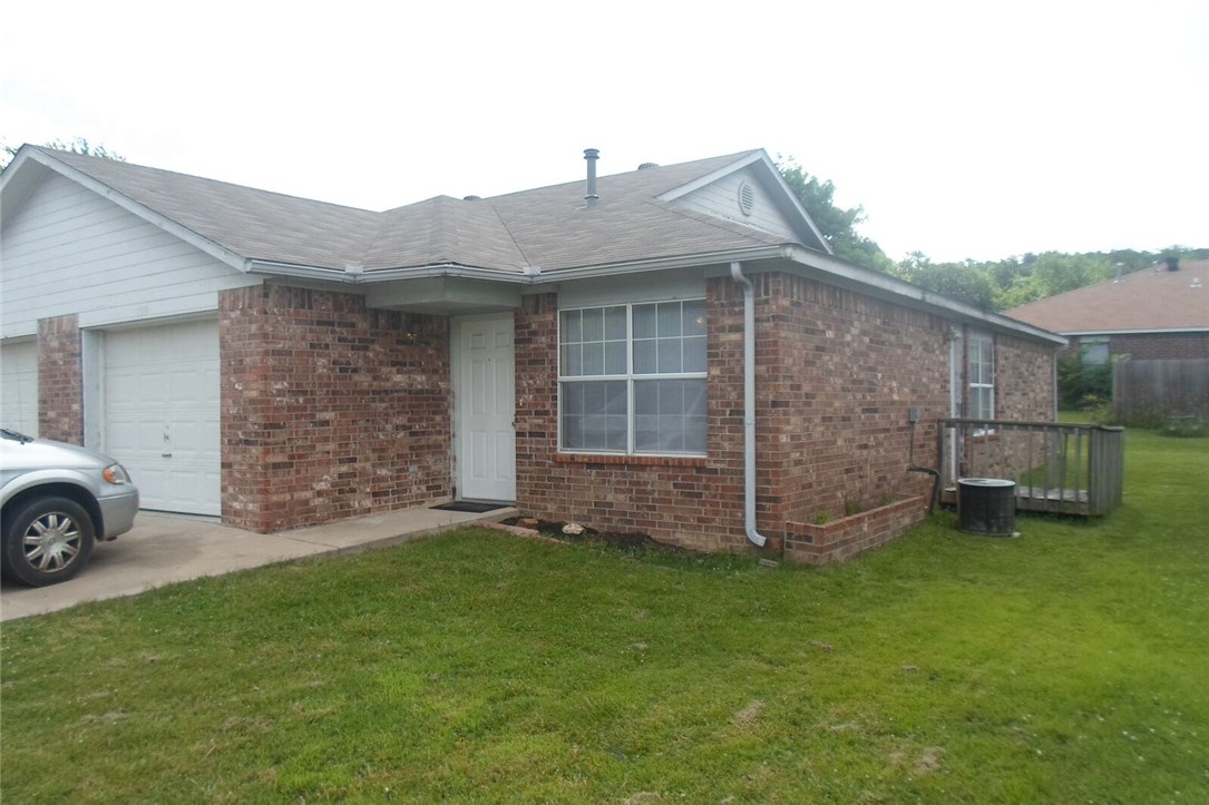 Great 2 bed & 2 bath duplex in Fayetteville. Close to the UofA. Appliances include refrigerator, range, and dishwasher.