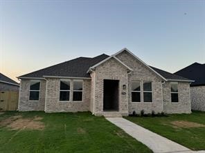 Come tour this new construction home for lease in west Fayetteville! Lovely kitchen with quartz countertops, stainless steel appliances, a dining area, washer and dryer and a two car garage. LVP and carpet flooring throughout the home. Walk in shower in the master bathroom.