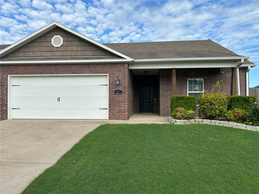 Beautiful 3BD/2BA home in Centerton offering comfortable living in a desirable neighborhood! Features an open-concept layout, spacious living area, and a functional kitchen perfect for everyday living and entertaining. The split-bedroom floor plan provides added privacy, while the attached 2-car garage and low-maintenance lot add convenience. Located near schools, parks, shopping, and dining with easy access to Bentonville and surrounding Northwest Arkansas amenities. Move-in ready and full of value!
