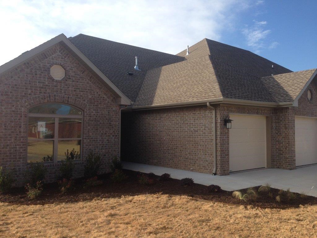 "Move in Special! 50% off 1st month's rent w/ a signed lease of 1 or more years" Modern 3 bedroom & 2.5 bathroom townhouse in Shadow Valley. Featuring quartz counter tops, hardwood, and a spacious 2 car garage, it also includes a social membership to the club as well as landscaping and lawn care.