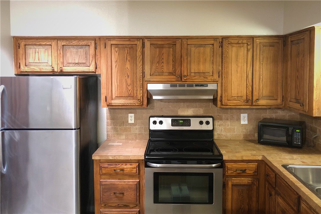 Townhouse Tct 3 A/K/A Drake Court Bvv - Residential