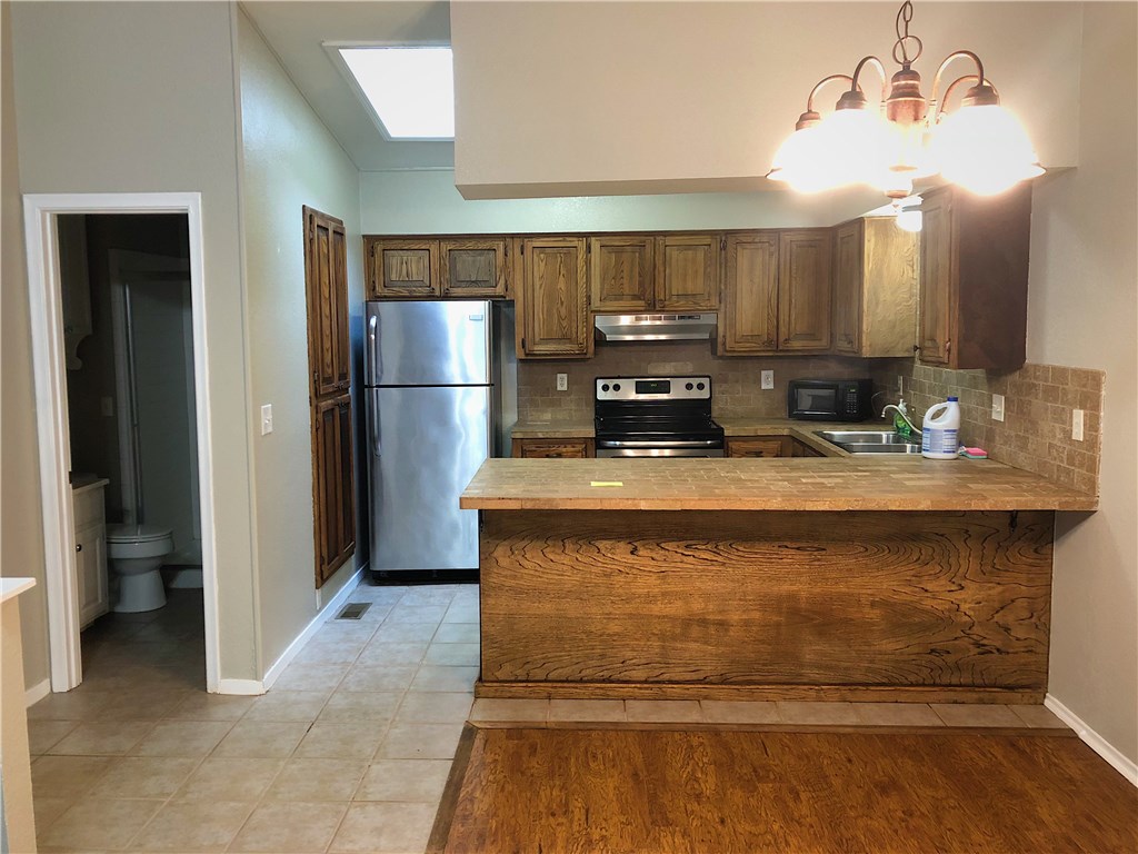 Townhouse Tct 3 A/K/A Drake Court Bvv - Residential