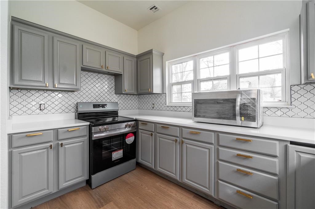 WELLS ADD-GRAVETTE - Residential Lease