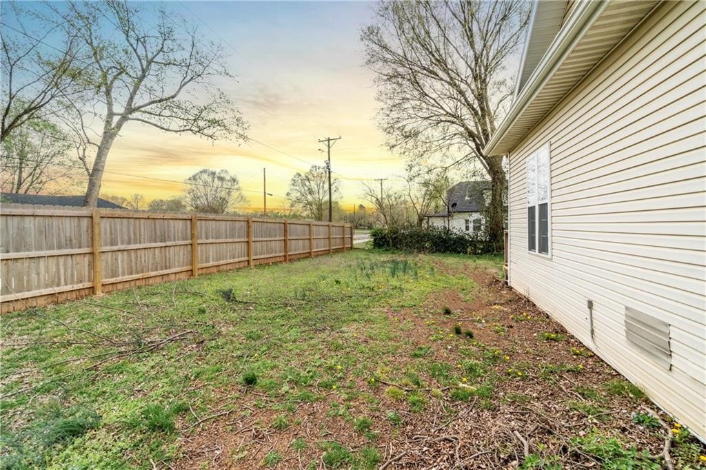 WELLS ADD-GRAVETTE - Residential Lease