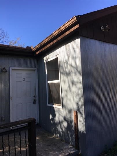 Come check this newly painted unit off Huntsville and MLK Boulevard in Fayetteville! Enjoy exploring nearby parks and locally owned restaurants. Whether you are looking for a place to cheer on the hogs or to enjoy a student life community or just looking for a place to call home, stop by and take the opportunity to apply before its too late. Enjoy a peaceful back patio with plenty of back yard space.

We do not advertise on Craigslist, Facebook Marketplace, Letgo, or Social Serve. 

Please note: We do not accept cats