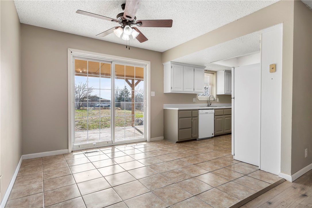 Golden Acres Ph 1 Rogers - Residential Lease