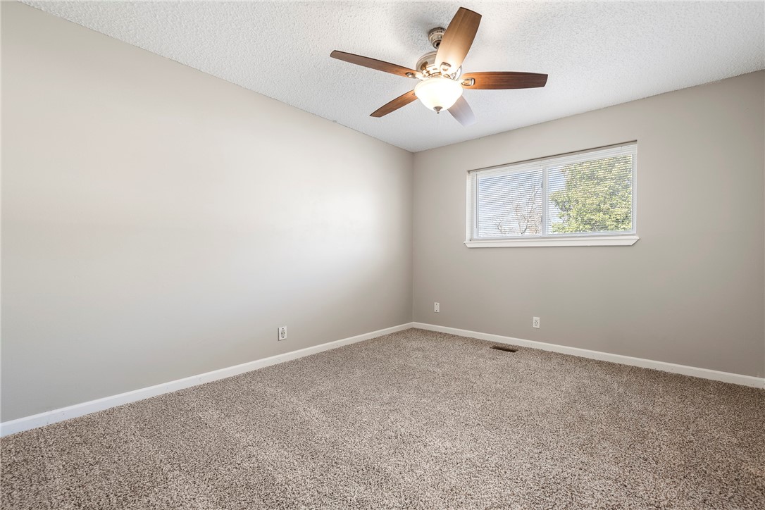 Golden Acres Ph 1 Rogers - Residential Lease