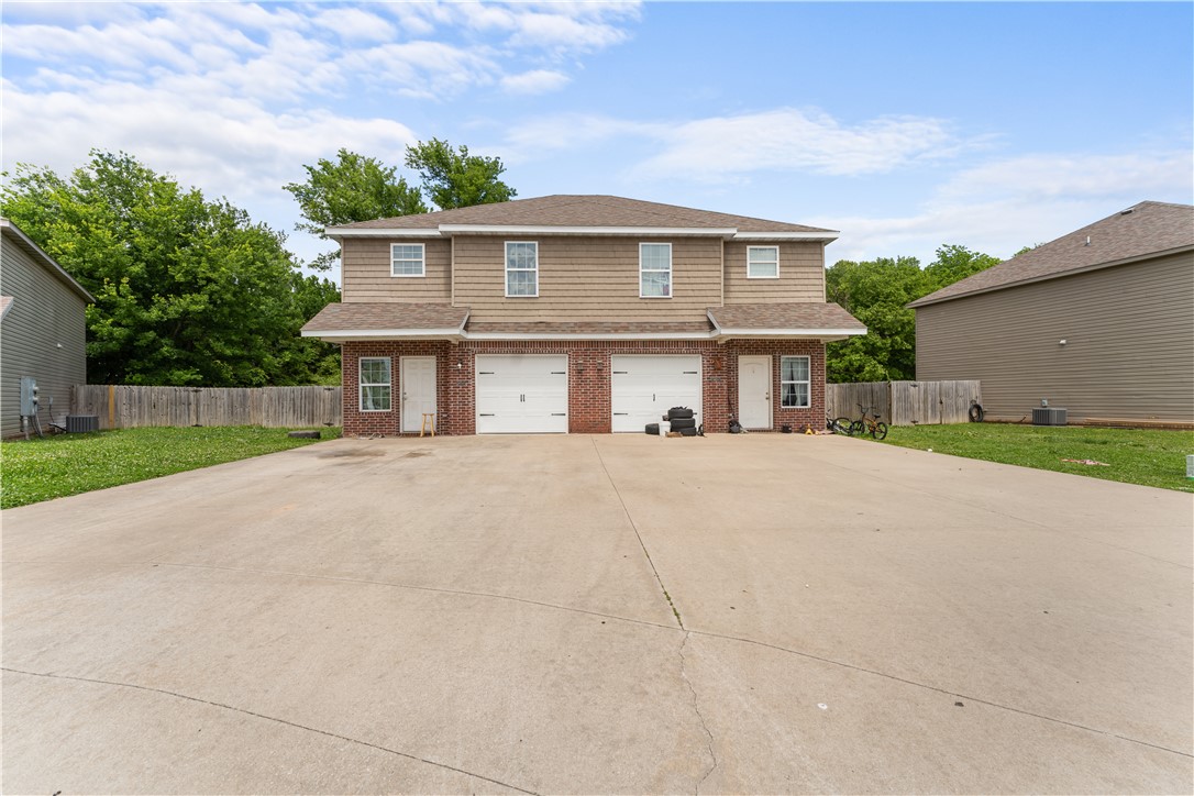 3-bedroom, 2.5-bathroom townhouse in Gravette. Amenities include central air, central heat, dishwasher, hardwood floors, stainless steel appliances, an updated kitchen, updated bathroom, storage, washer dryer, and yard. No Utilities included. Is pet friendly. A one-time pet fee and additional monthly pet rent will be applicable. Date Available: May 2026. $1,450/month rent. A $1,450 security deposit is required.