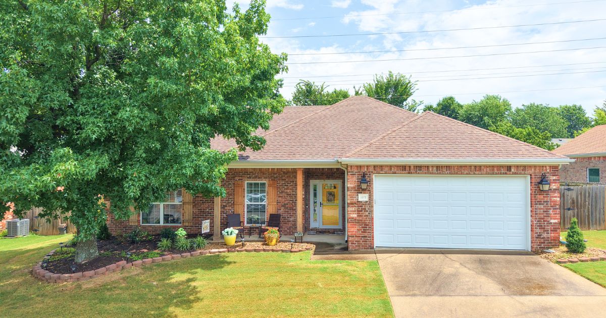 You have found the most pristine 3 bedroom 2 bath home in Fayetteville! From the landscaping to the most well kept interior you won't believe you're the lucky one that found this. Live comfortably with an open concept and split floor plan. Everything is ready for you. Enjoy the covered patio and lush yard, or put on your slippers and have a cozy night inside by the fire. This home has everything you could want.
