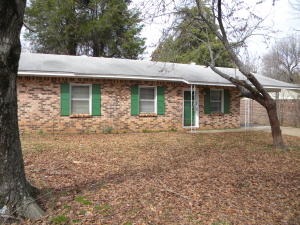 This home is in a great location.  Close to hospital, parks and shopping.  Great for any stage of home ownership.  Just needs a little TLC and updating if desired.  Priced right and ready for new owners. Owners will give a $2000.00 carpet allowance with accepted offer.