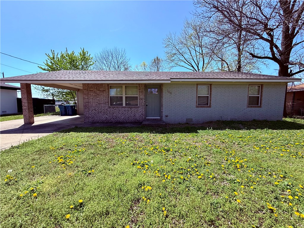 Awesome Location!!! Just minutes from downtown Bentonville, schools and trails. Newly remodeled 2 bed 2 full bath home features open main living area, granite, Hardwood floors throughout living room, kitchen and bedrooms. Stainless appliances including refrigerator and over range microwave. tankless water heater. Large fenced back yard with large patio and fire pit. Washer and dryer also included.