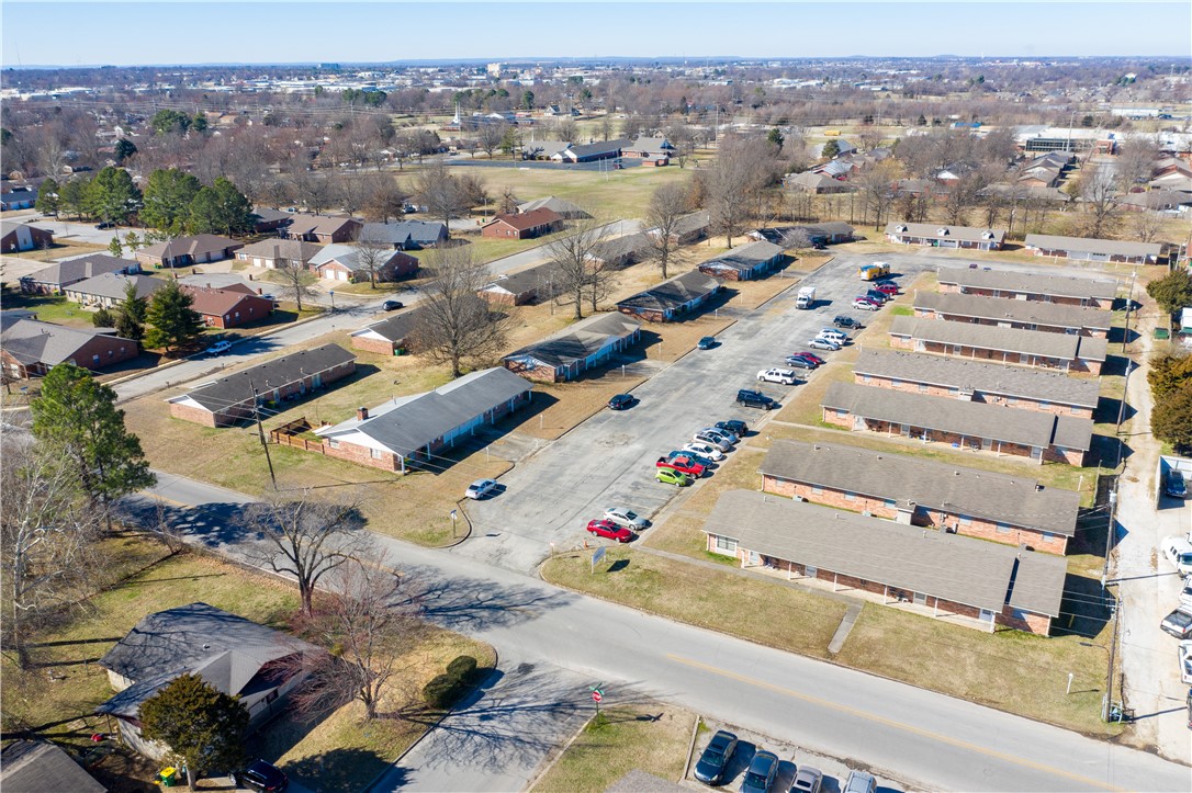 Moore Apartments are centrally located in the heart of Northwest Arkansas within close proximity to Tyson Foods Headquarters, Northwest Health Hospital and Sam's Club Corporate Call Center.  Easy access to Hwy 412, 71-B and I-49.