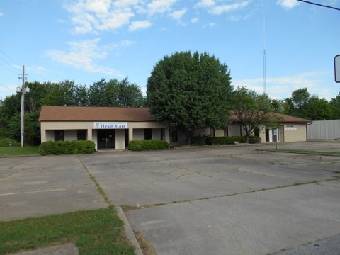 At $6.03 per square foot, great price on 4,574 feet of Office Space in Midtown Rogers.  17 Offices  (some large enough for Conference Rooms), 2 Large Open Areas for Display or Work Areas, Kitchenette and Rest Rooms. Flexible Floor Plan -- walls could be removed to create even more Open Space.  Large Pole Sign.  Former location for Head Start. Check out this quality office space at a bargain price.