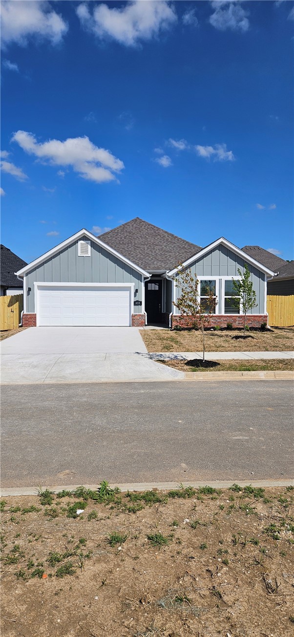 Great new construction home in Towne West S/D. The 'Caden' plan features 3 bedrooms, 2 bathrooms, wood floors, quartz countertops, split floor plan, stainless steel appliances, 12 ft ceilings in living room, LVP flooring, linear fireplace in large living room that opens to formal dining area, open kitchen with pantry, large master suite complete with huge walk in closet, separate shower & Jacuzzi tub with double vanity. Covered back patio, fenced in yard, & much more! Come take a look!
MLS Remarks: 
Directions: