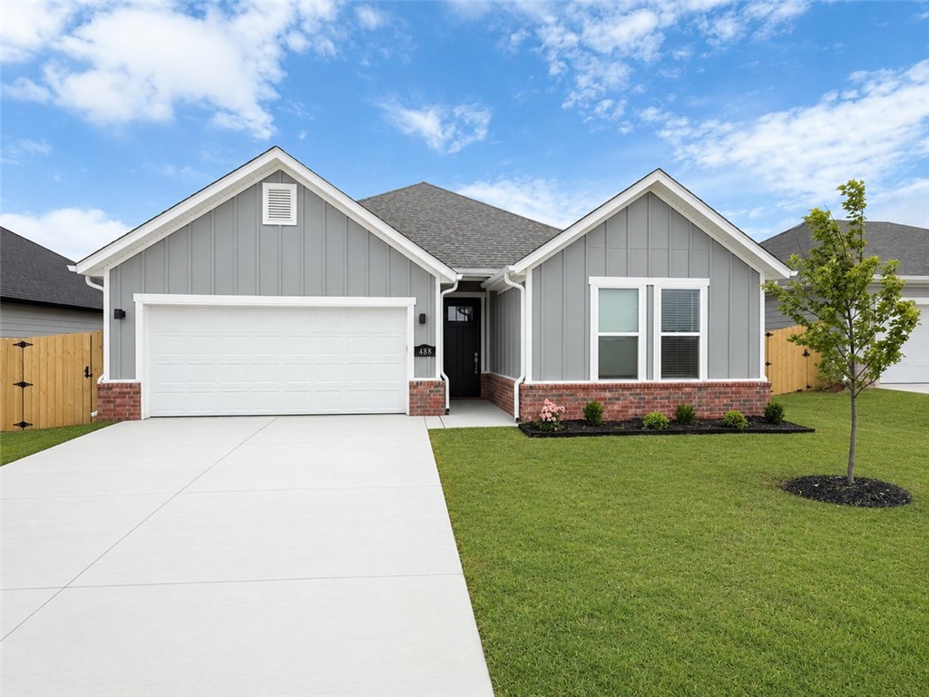 Great new construction home in Towne West S/D. The 'Caden' plan features 3 bedrooms, 2 bathrooms, wood floors, quartz countertops, split floor plan, stainless steel appliances, 12 ft ceilings in living room, LVP flooring, linear fireplace in large living room that opens to formal dining area, open kitchen with pantry, large master suite complete with huge walk in closet, separate shower & Jacuzzi tub with double vanity. Covered back patio, fenced in yard, & much more! Come take a look!
MLS Remarks: 
Directions: