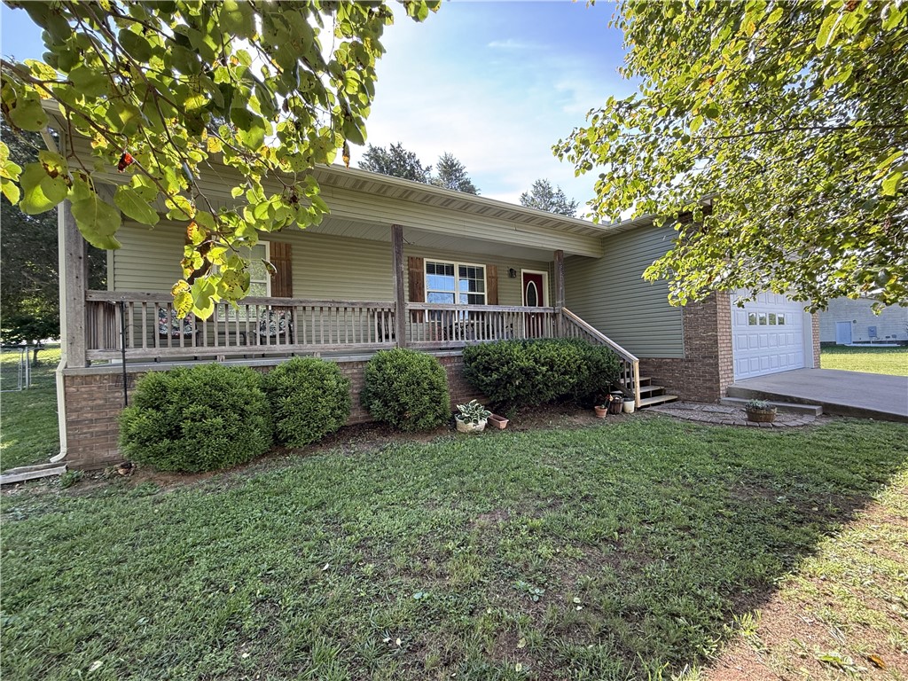 Beautiful 3 bedroom, 2 full bath home located in the desirable Harrison School District! Features include a spacious primary suite with walk-in closet, attached 2-car garage, and a level yard perfect for outdoor enjoyment. Convenient location just minutes from Walmart, shopping, dining, and everyday amenities. Great opportunity for first-time buyers, families, or anyone looking for comfortable living close to town!