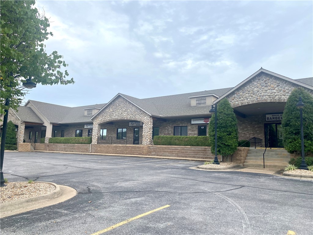 Creekstone Plaza office space available.  Furnished with newer desks and conference table. 1,250 SF. $2,250 / month + Electric. Landlord pays Water, Trash, Ins., CAM, Sewer., Insurance, Taxes. 3 Private offices, Conference Room, Kitchenette, Restroom, Lobby. High quality construction and finishes in this move-in ready space. Agent Owned.