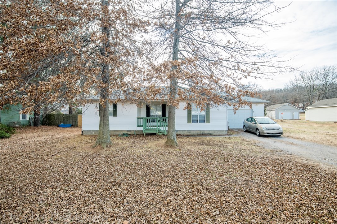 Adorable 2BR/1BA home close to UofA, downtown Fayetteville, and easy access to I-49. Spacious 2 bedroom 1 bath layout with TONS of living space. Lots of options for furniture arrangements. Huge laundry room opens to large back deck overlooking a field, a great space to observe the wildlife! Large fenced in dog run off back deck.