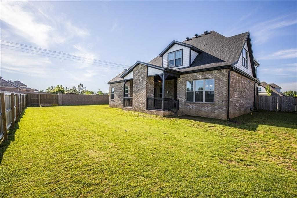 Grand Pointe Sub Rogers - Residential Lease