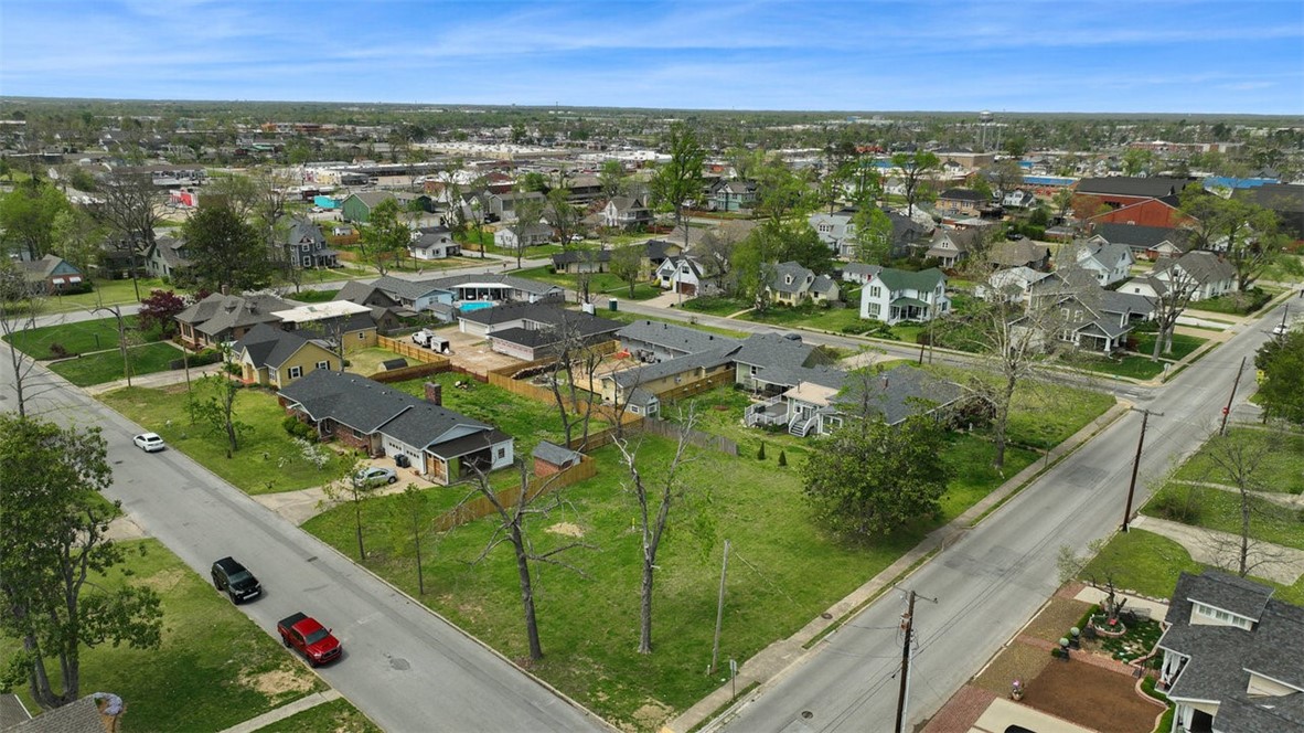 NO SIGN IN YARD.  Fantastic Downtown Rogers cleared corner lot (.27 Acres) with some mature trees. Walking distance to all the amenities of Downtown Rogers. Many beautiful larger homes in the area surrounding this wonderful lot.  Looking for that downtown lifestyle without the Bentonville prices? --Build your dream home on this lot or buy an hold this land investment.  Close to Downtown, Lake Atalanta, Railyard Bike Park, Railyard Loop Bike Path and the many shops of Downtown Rogers.  Corner of S 5th street and Pine St --Nearly Square lot so home could be built facing South or East.