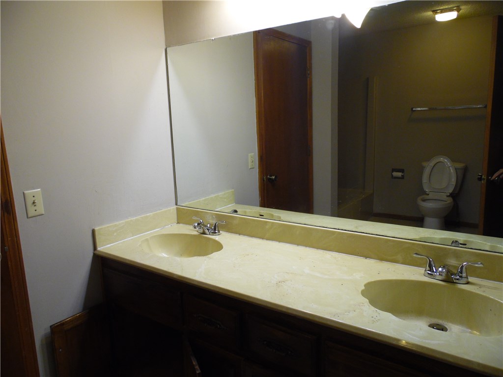 Shakespeare Court - Residential Lease