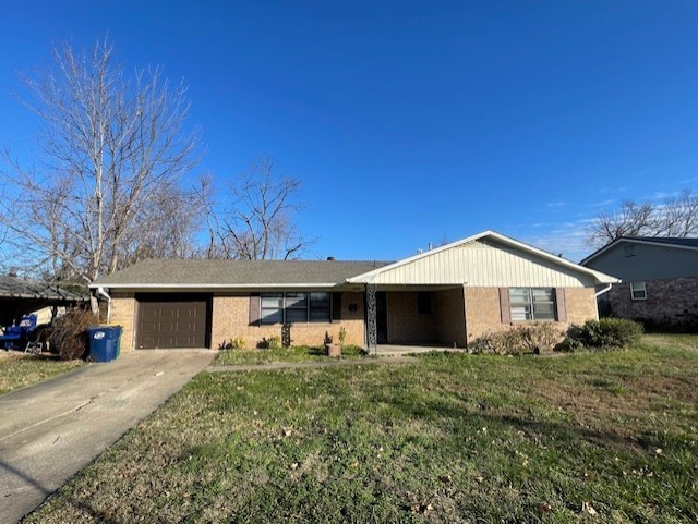 Cozy 2-bedroom, 2-bath home in a prime location close to downtown, schools, and restaurants. Enjoy a large fenced yard for outdoor living plus a storage shed for extra space. Easy access to everything you need makes this a comfortable and convenient place to call home.**$250 non-refundable pet deposit **