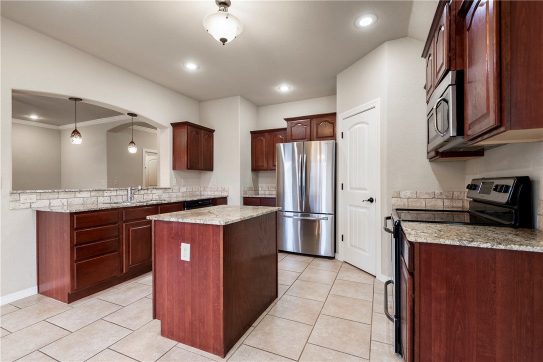 Garrett Road Sub Rogers - Residential Lease