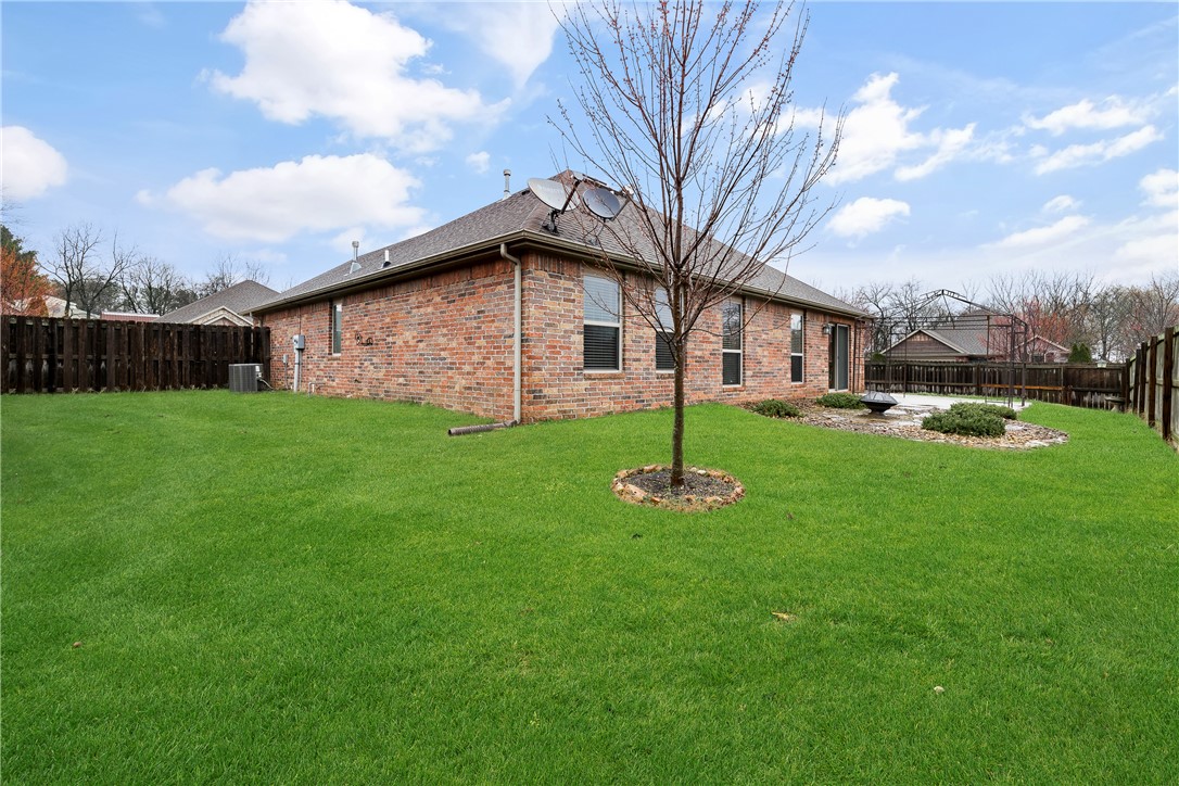 Garrett Road Sub Rogers - Residential Lease