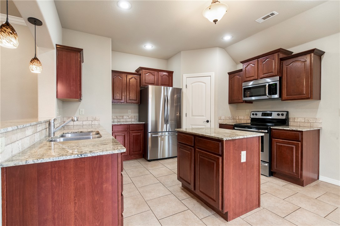 Garrett Road Sub Rogers - Residential Lease