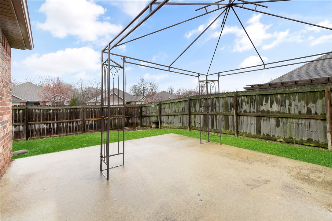 Garrett Road Sub Rogers - Residential Lease