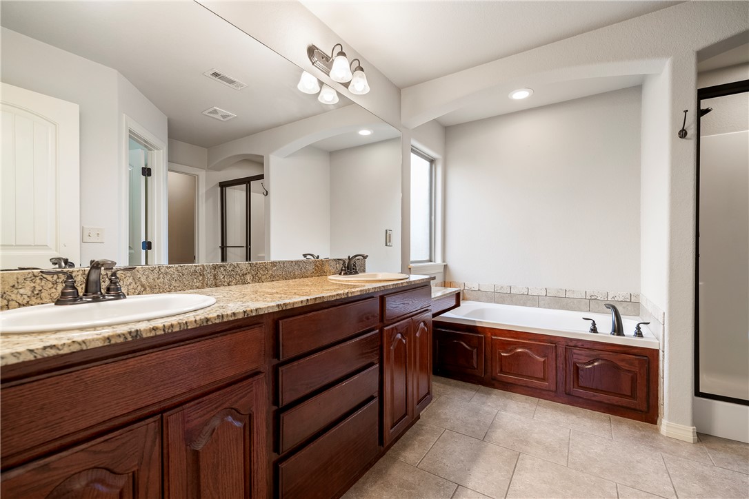Garrett Road Sub Rogers - Residential Lease