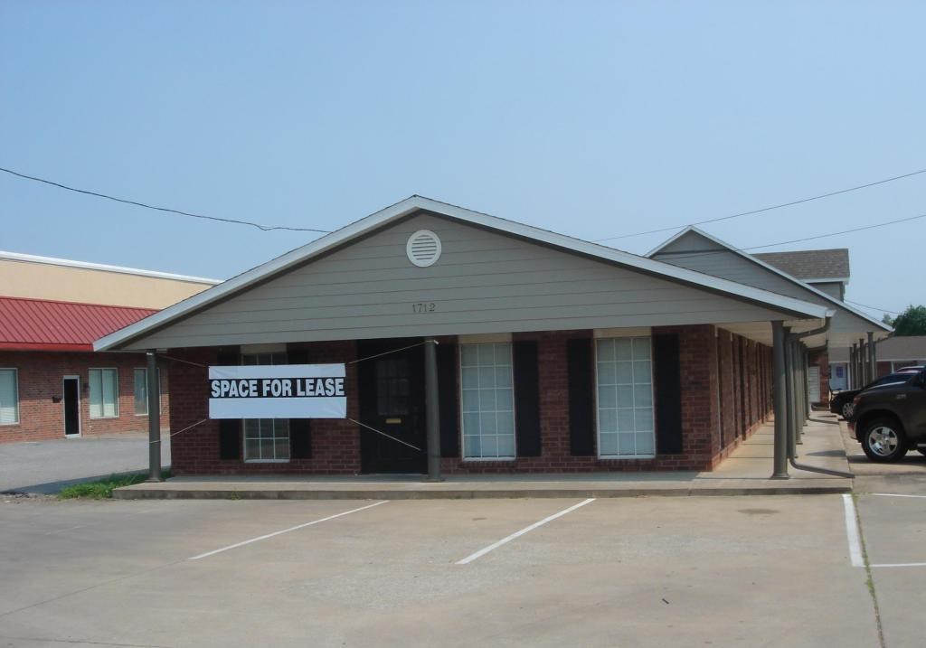 2-17-30 Springdale Outlots - Commercial Lease