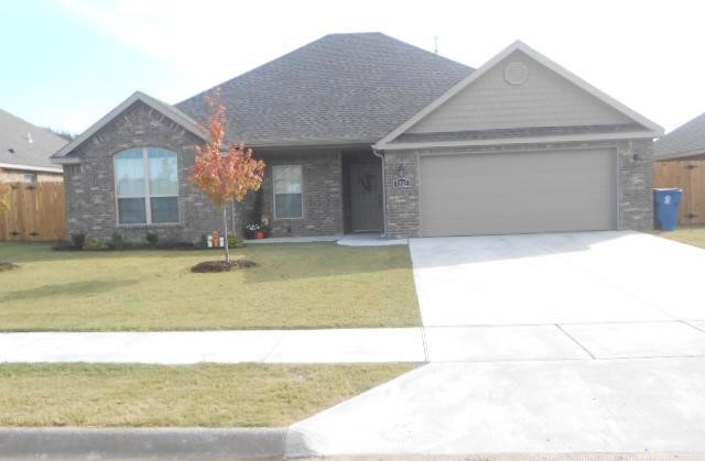 Very Nice spacious 3 bed 2 bath 2 car garage home in Bentonville! This home includes wood look ceramic tile, granite counter tops, walk in closets, custom tile shower, privacy fenced back yard and more. Just minutes from Downtown Bentonville and the Walmart Home office to the East and Bentonville West High School to the West. **Pictures may not be of exact unit**