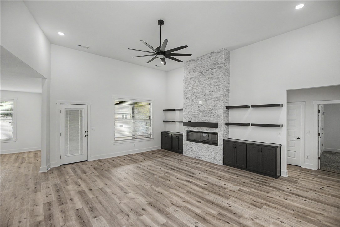 Oak Brook Sub Ph 1 Siloam Spgs - Residential
