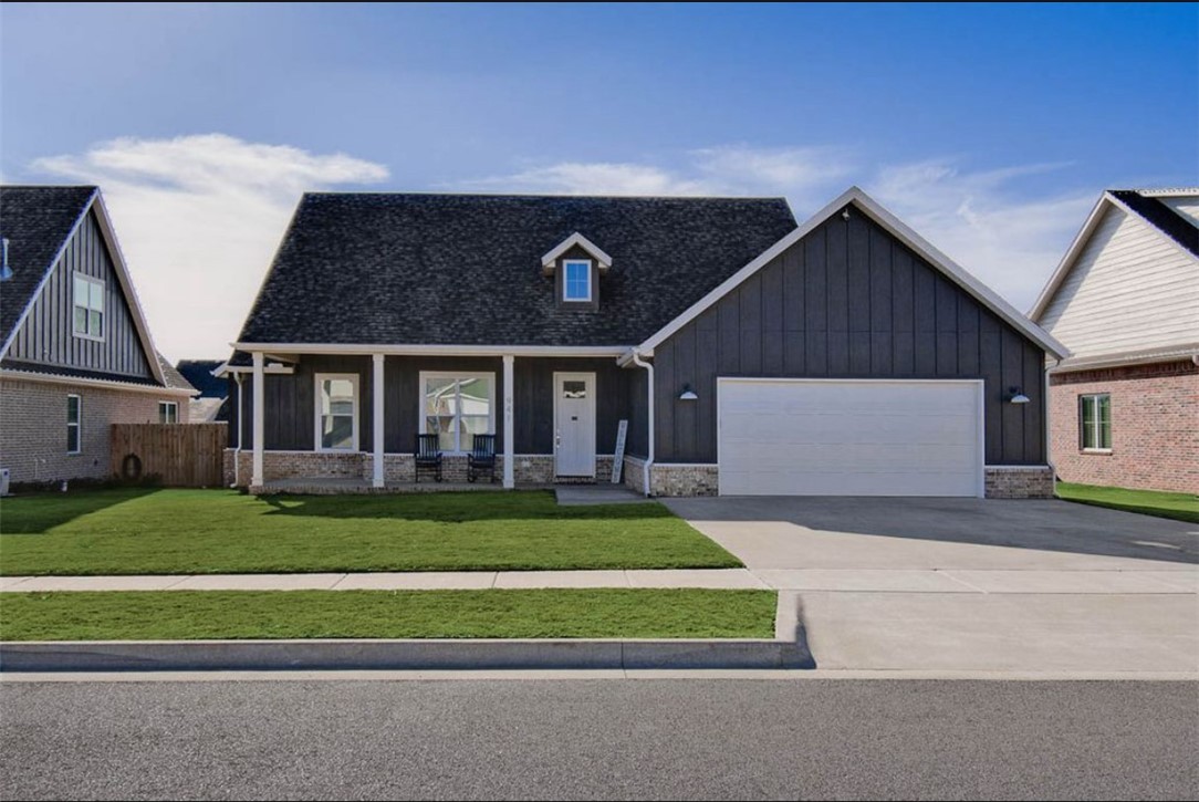 .Newly built in Mtn View Subdivision. Open floor plan with granite countertops and Walkin pantry. Built in cubbies off garage. Tile walk in shower. Large covered front and back porches. Oversized 2 car garage. Level entry into home. Renter is responsible for all utilities. Renters will maintain all lawn and trimming of the lawn. No basketball goals. No parked trailers or boats.