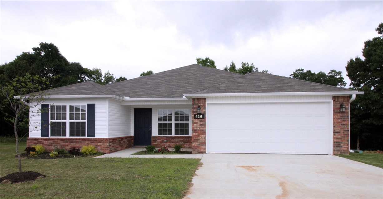 This brand new 1,640 square-foot, 4 bedroom, 2 bath home has easy-to-care-for hard-surface flooring throughout. (No carpet!) All electric house with washer/dryer hookups and a living room (w/ vaulted ceiling) that leads into a roomy, eat-in kitchen.

Convenient to JB Hunt, Tyson, Lowell, and downtown Springdale, and mid-way between Bentonville and Fayetteville.

Check out all of the 3 and 4 bedrooms available for rent in this neighborhood.