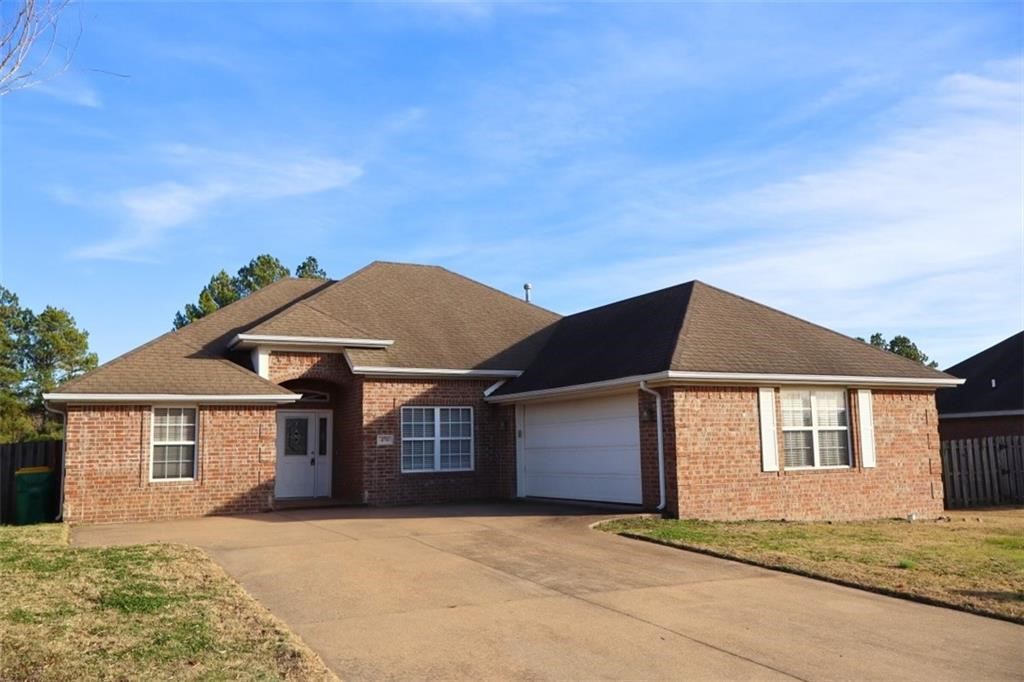 This 3 bedroom, 2 bath home in Centerton’s Sienna Estates, a community-focused POA neighborhood, offers a welcoming community experience with amenities like a clubhouse gym, pool, and playground. The home features vaulted ceilings in the primary bedroom and a formal dining room, alongside a practical eat-in kitchen and fully fenced yard. Residents enjoy easy access to Centerton Lake, local parks, and popular dining options. Pet-friendly with a 12-month lease, this property is ideal for those seeking a blend of home comfort and community engagement