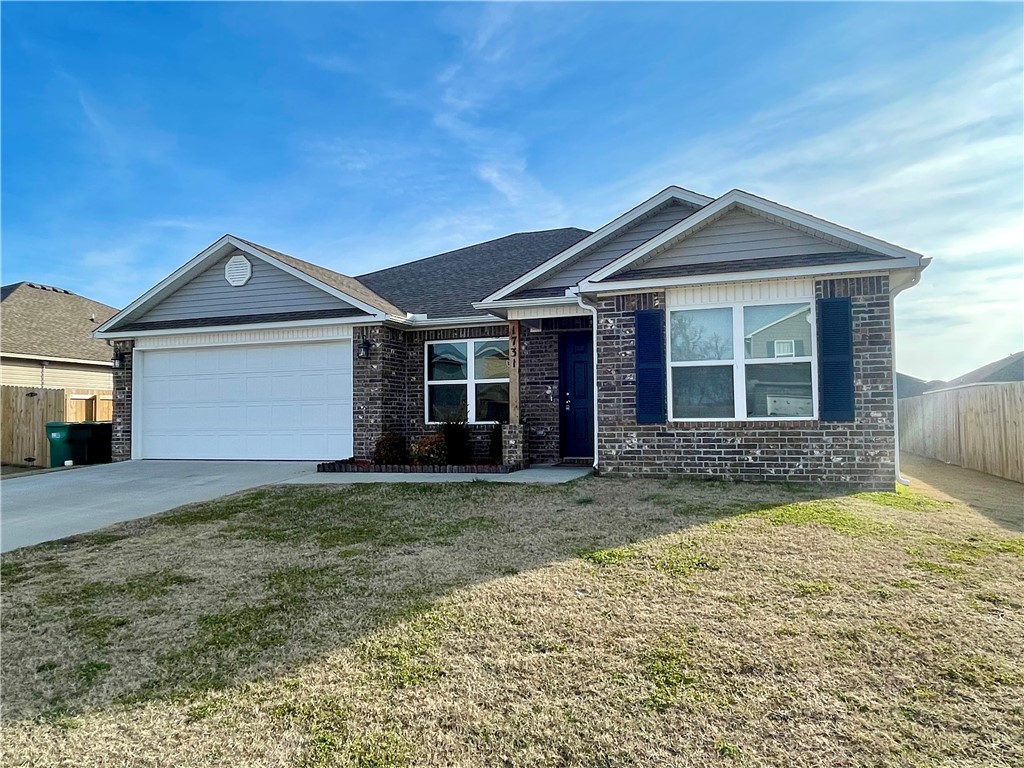 Meticulously maintained 4 bedroom, 2 bathroom. Split floor plan. Close proximity to parks and schools, and easy access to downtown Bentonville.

Use link below to submit rental applications.
https://www.rentler.com/listings/8890712